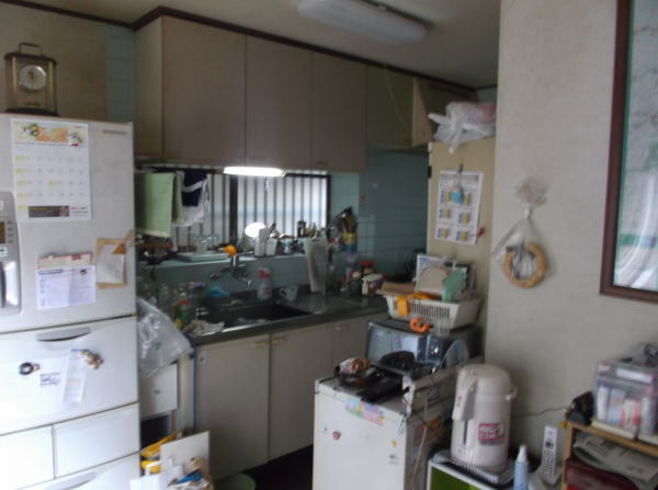リノベーション前のキッチン写ふじみ野市真　ビフォー
