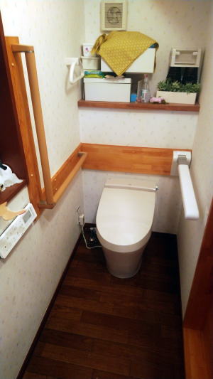 介護保険改修工事　トイレの手すり事例写真