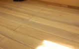 床の断熱リフォームは高性能断熱材と無垢の床材でダブル効果