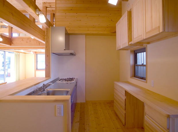 食器棚は天然木のオリジナル既製家具